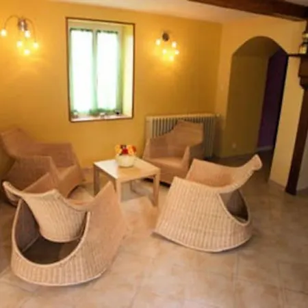 St Cirq Lapopie Piscine Vue Imprenable Hébergement de vacances *