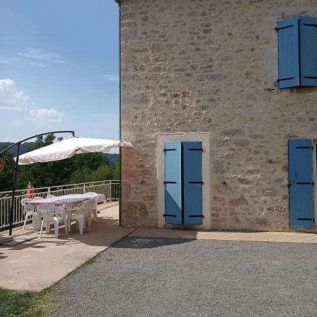 Hébergement de vacances St Cirq Lapopie Piscine Vue Imprenable Tour-de-Faure