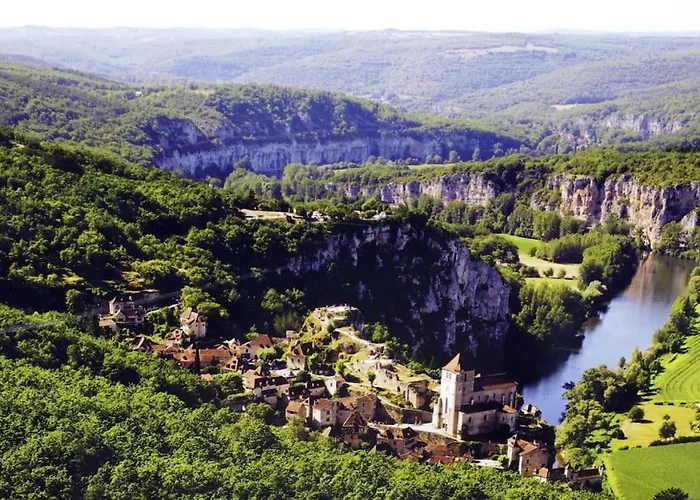 St Cirq Lapopie Piscine Vue Imprenable
